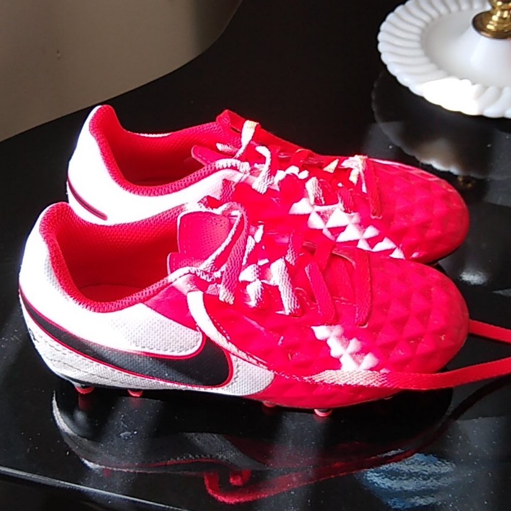 Kids cleats